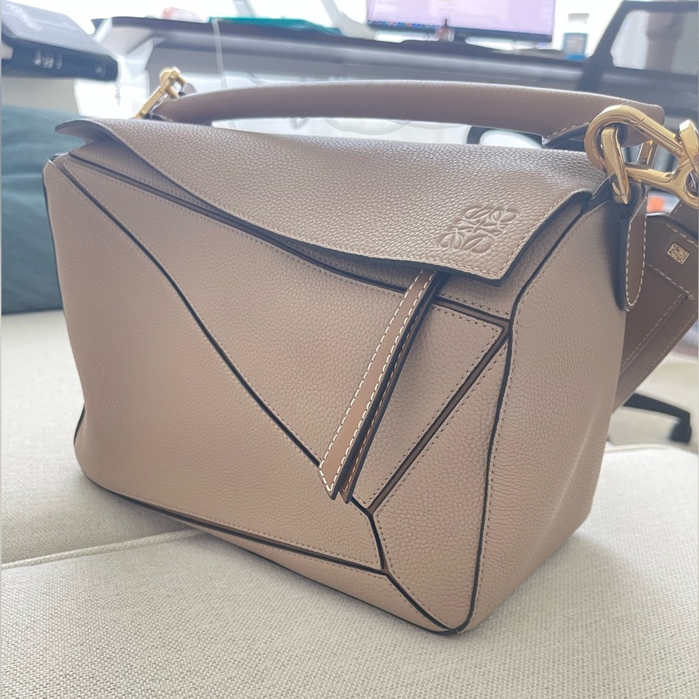 Loewe Puzzle Medium Leather Shoulder Bag- sand